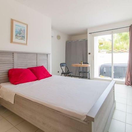 Superbe Studio Avec Jacuzzi Prive Lägenhet Sainte-Anne Exteriör bild