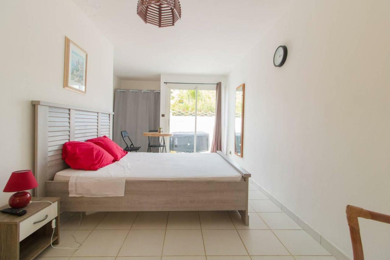 Superbe Studio Avec Jacuzzi Prive Lägenhet Sainte-Anne Exteriör bild