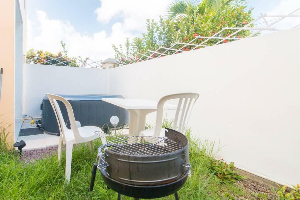 Superbe Studio Avec Jacuzzi Prive Lägenhet Sainte-Anne Exteriör bild